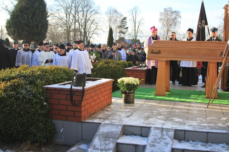 Czermno. Pogrzeb ks. Tadeusza Żerdziewskiego