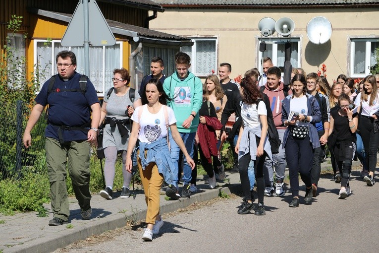 Pielgrzymka młodych z Rypina do Obór