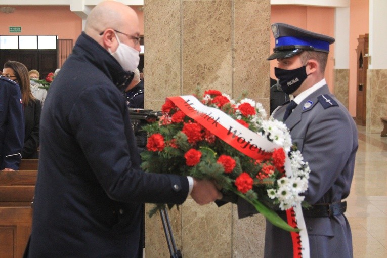 Płock. Msza św. za policjantów pomordowanych w Katyniu