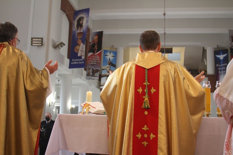 Skępe. Jubileusz parafii i konsekracja ołtarza