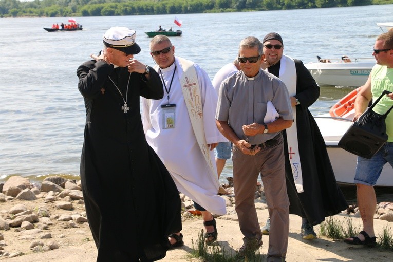 Czerwińsk n. Wisłą. Różaniec z bp. Piotrem Liberą