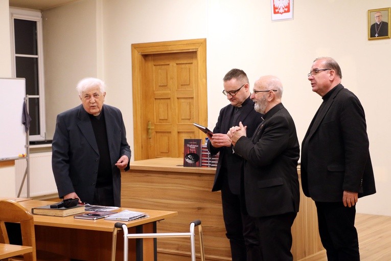 Płock. Promocja książki ks. A. Kondrackiego