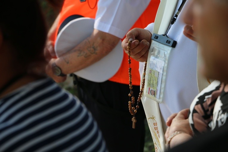 Czerwińsk n. Wisłą. Różaniec z bp. Piotrem Liberą
