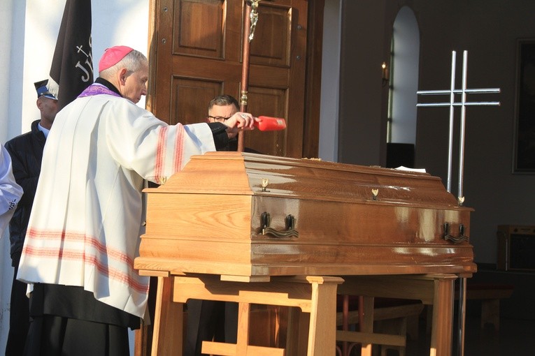 Czermno. Pogrzeb ks. Tadeusza Żerdziewskiego