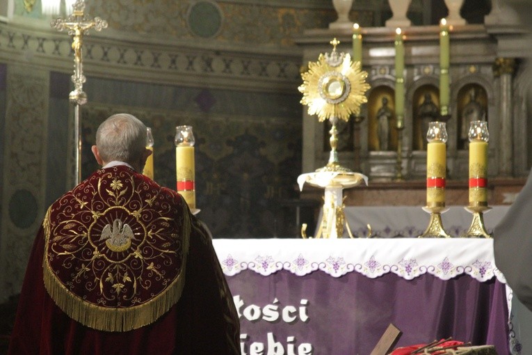 Płock. Gorzkie Żale w katedrze