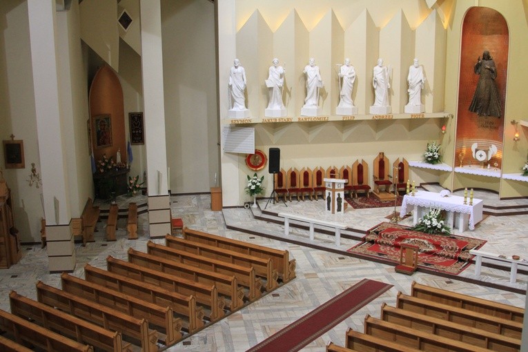 Figury 12 apostołów w Ciechanowie