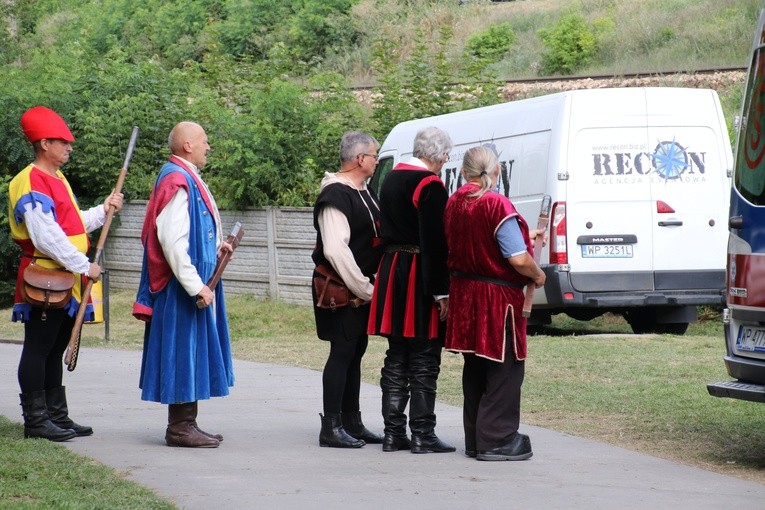 Płock. Uroczystości na cmentarzu garnizonowym