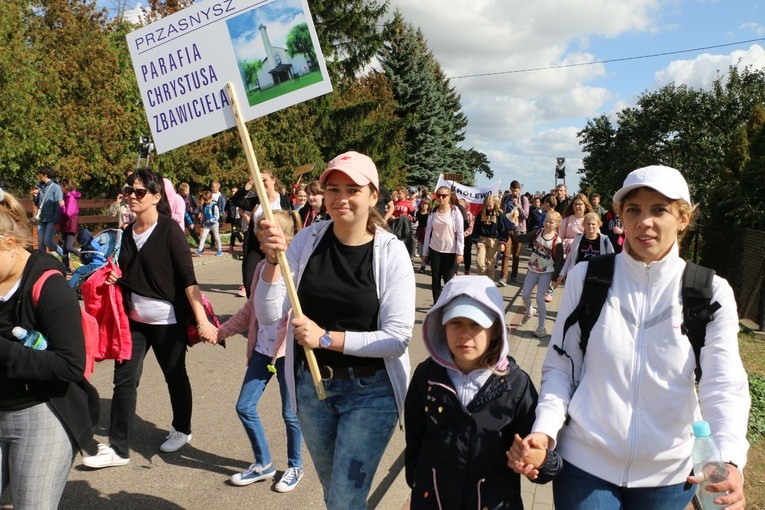 Rostkowo. Pielgrzymka dzieci (część I)