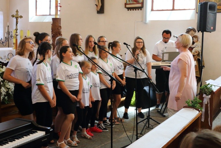 XI Festiwal Pieśni Religijnej - Kmiecin
