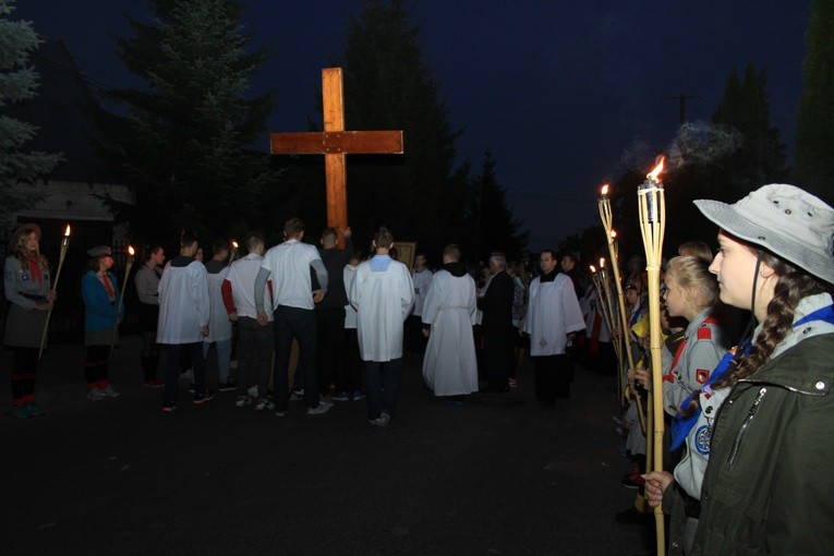 Droga krzyżowa ze znakami ŚDM. Maków Mazowiecki