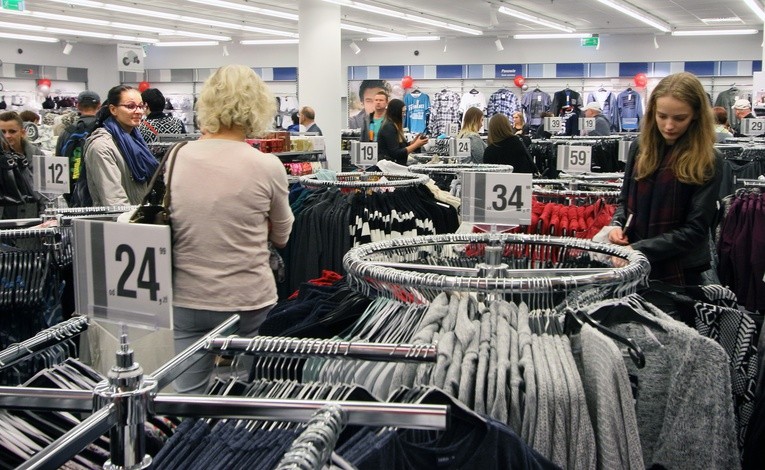 Węgrom podatek od marketów się opłacił