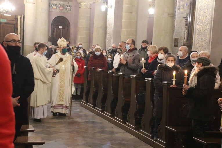 Płock. Wigilia Paschalna w katedrze