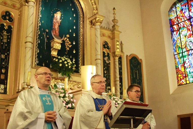 Bp Piotr Libera modlił się w sanktuarium Matki Bożej Sierpeckiej, Matki Niezawodnej Nadziei