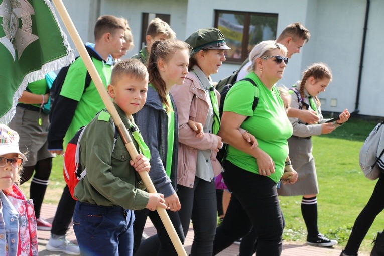 Rostkowo. Pielgrzymka dzieci (część I)