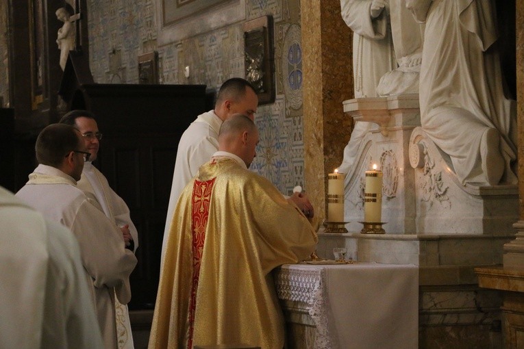 Płock. Msza Krzyżma w bazylice katedralnej