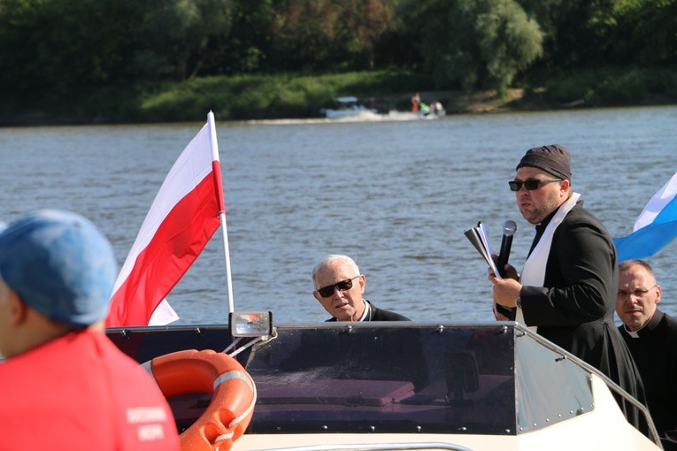 Czerwińsk n. Wisłą. Różaniec z bp. Piotrem Liberą