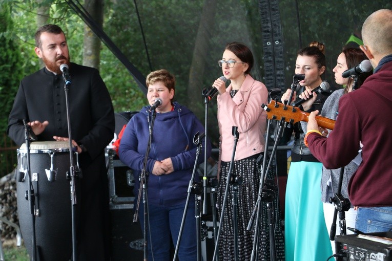 Rostkowo. Pielgrzymka dzieci (część II)