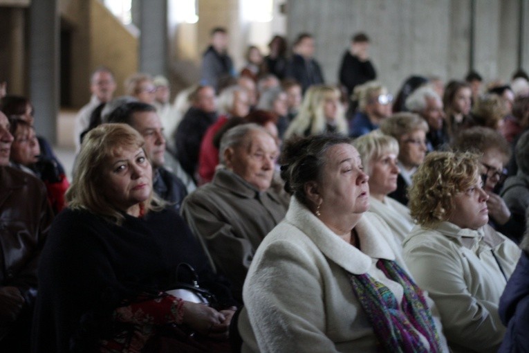 Płock. Pierwsza Msza św. w budowanym sanktuarium Bożego Miłosierdzia