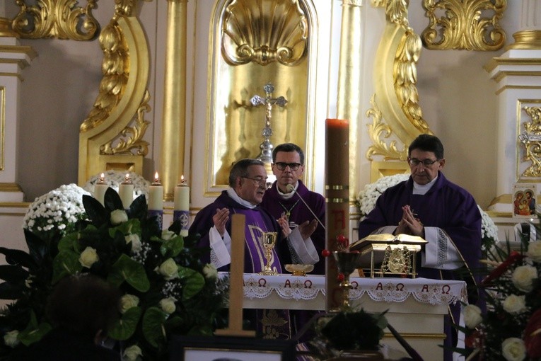 Pomiechowo. Pogrzeb ks. kan. Franciszka Kacprzyckiego