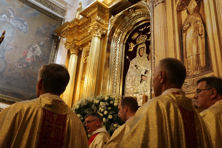 Czerwińsk. 50. rocznica koronacji obrazu Matki Bożej, cz. I