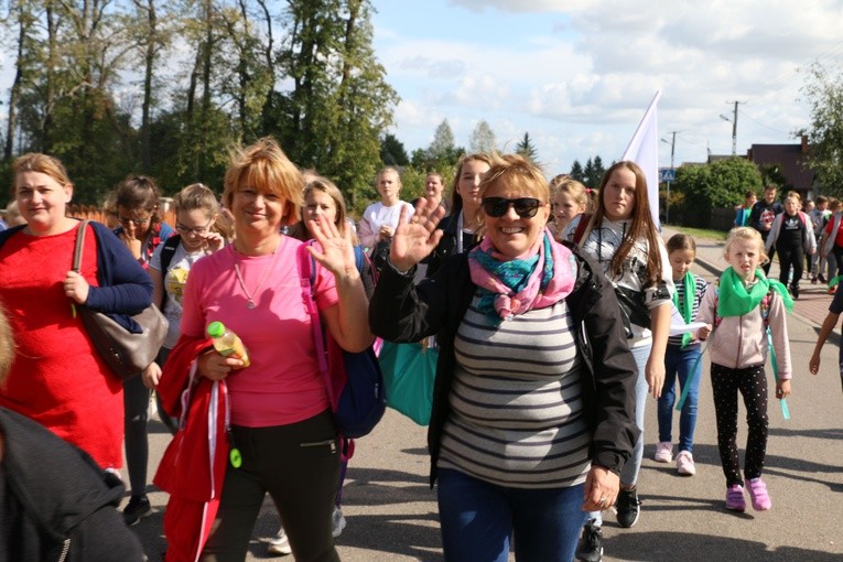 Rostkowo. Pielgrzymka dzieci (część I)