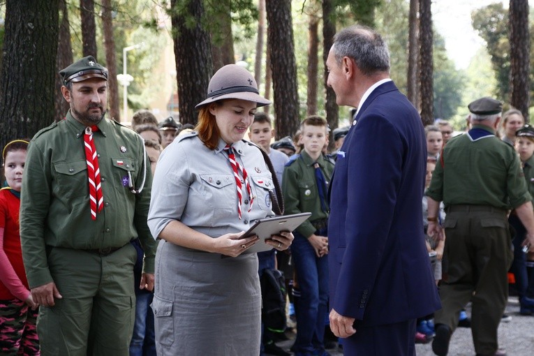 Odsłonięcie tablicy zamordowanych harcerzy w Lublińcu