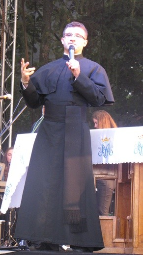 Pielgrzymka młodzieży do Rostkowa