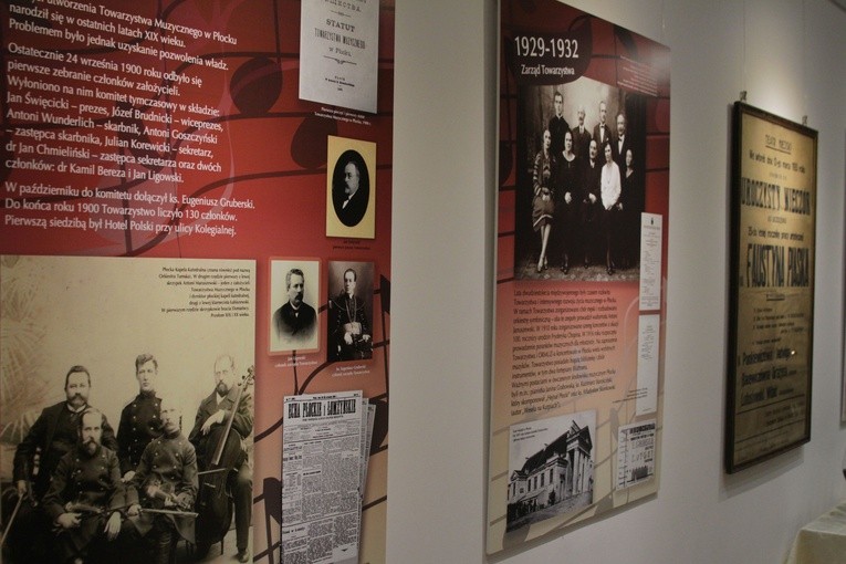 Płock. Wystawa w książnicy