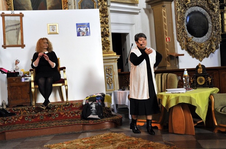 Spektakl "Dzwony" był refleksyjnym przygotowaniem do Mszy św. w pułtuskiej bazylice w 2. niedzielę Adwentu