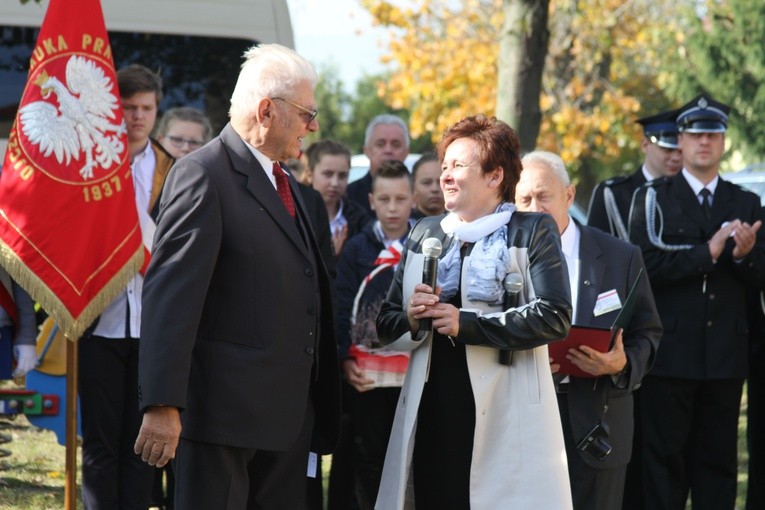 Dąb Pamięci w par. Janowiec Kościelny