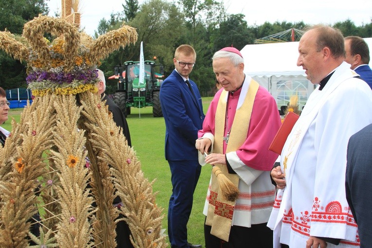 Karniewo. Dożynki diecezjalne cz. 1