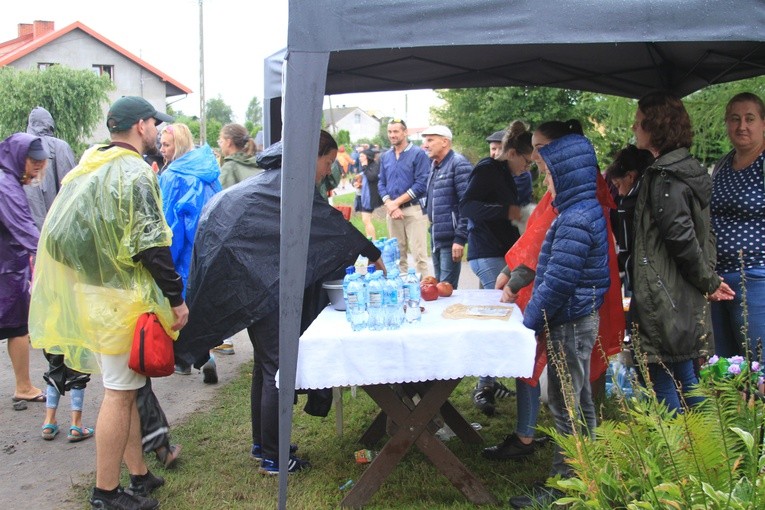 Pielgrzymka. Pątnicy w Sendeniu