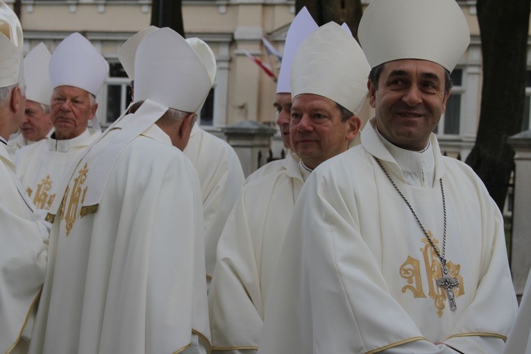 Episkopat w Płocku. Msza w kolegiacie
