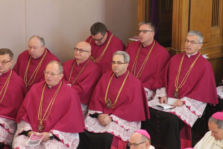 Episkopat w Płocku. Msza w kolegiacie