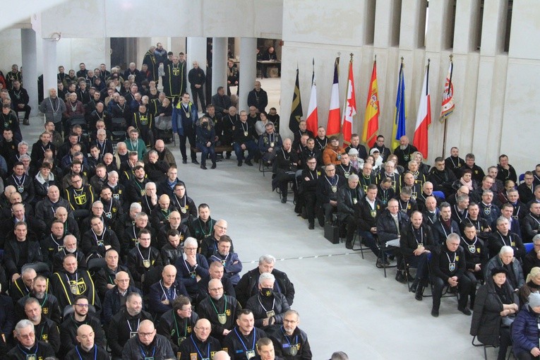 Płock. Rekolekcje Rycerzy JP II - sanktuarium