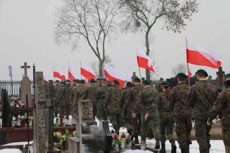 Strzelcy w hołdzie powstańcom styczniowym