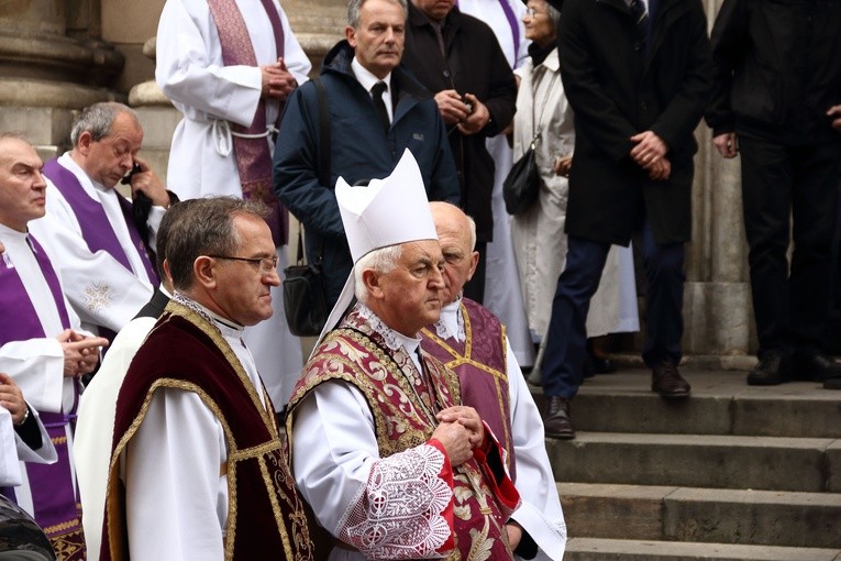 Pogrzeb ks. Mieczysława Turka - Msza św.