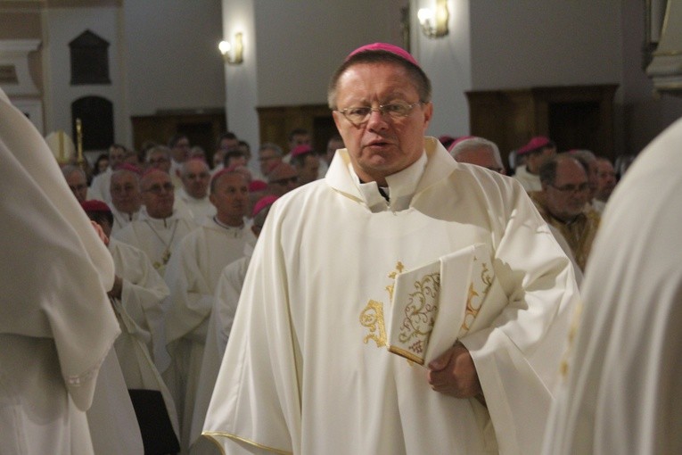 Episkopat w Płocku. Msza w kolegiacie