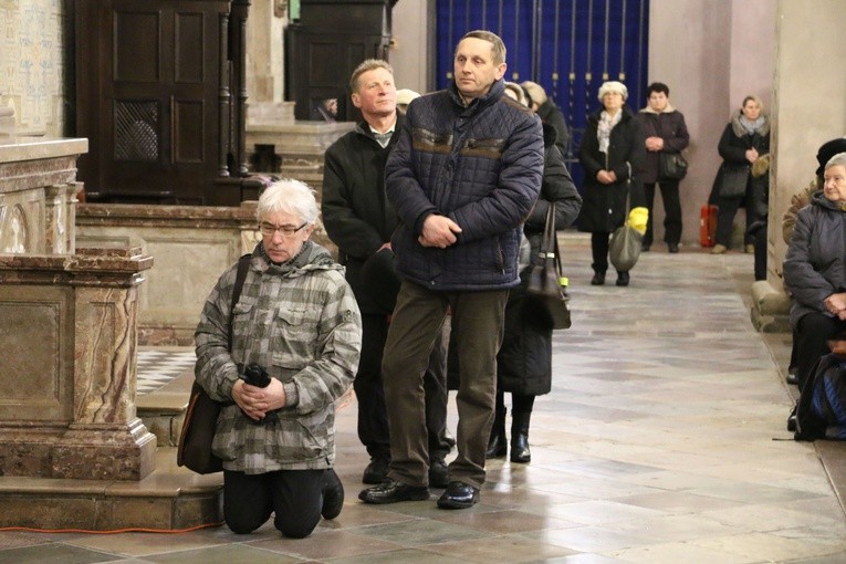 22 lutego - Pielgrzymi w katedrze płockiej cz. 1