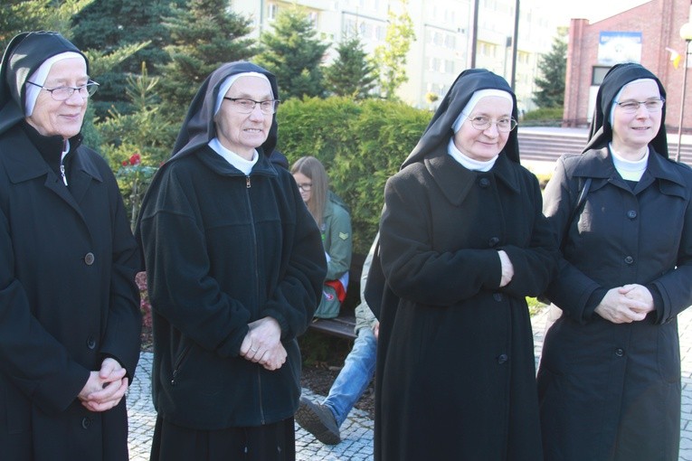 Pomnik bł. ks. J. Popiełuszki w Mławie