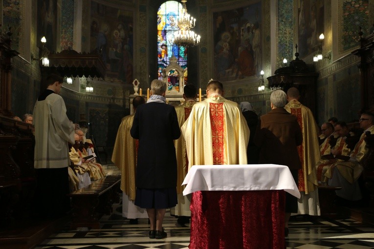 Płock. Msza Krzyżma w bazylice katedralnej