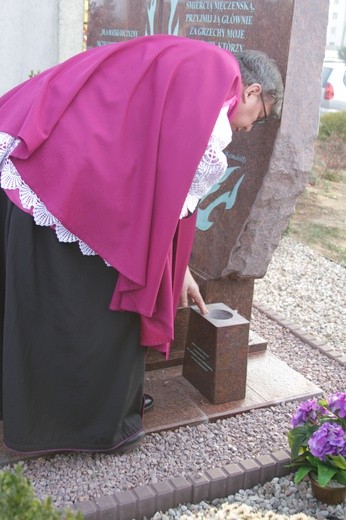 Symboliczny grób biskupów męczenników w Działdowie