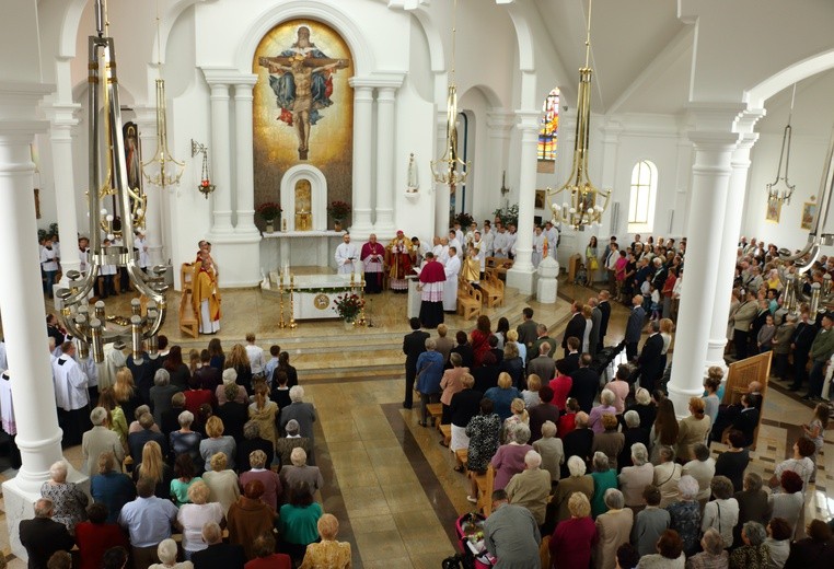 Konsekracja świątyni - parafia Trójcy Przenajświętszej Morąg
