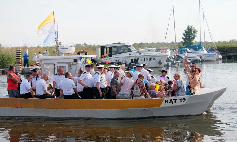 Kąty Rybackie - poświęcenie łodzi rybackich