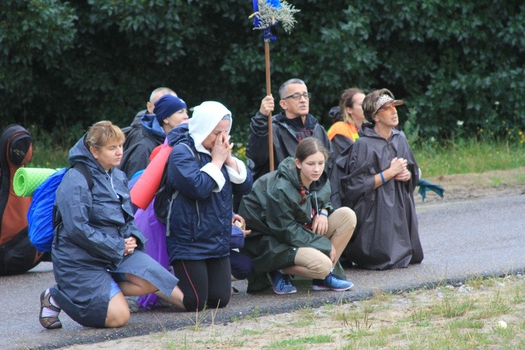 Pielgrzymka. Pątnicy w Sendeniu