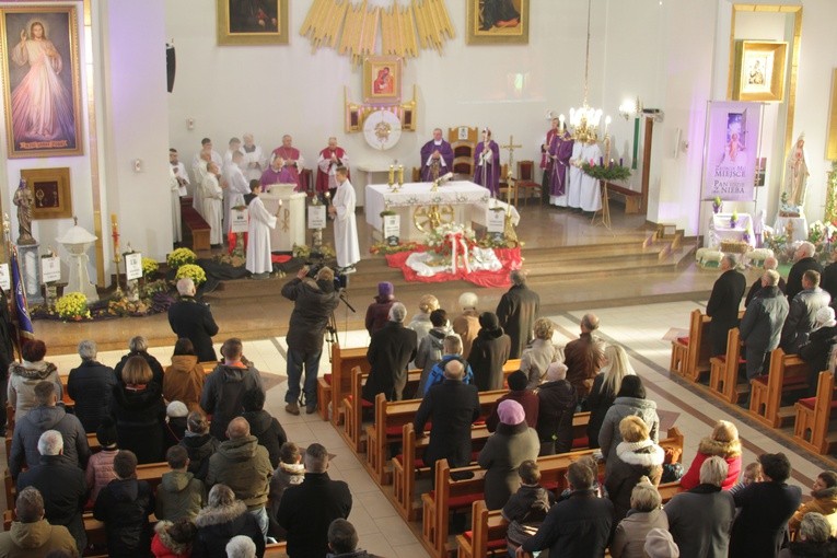 Symboliczny grób biskupów męczenników w Działdowie