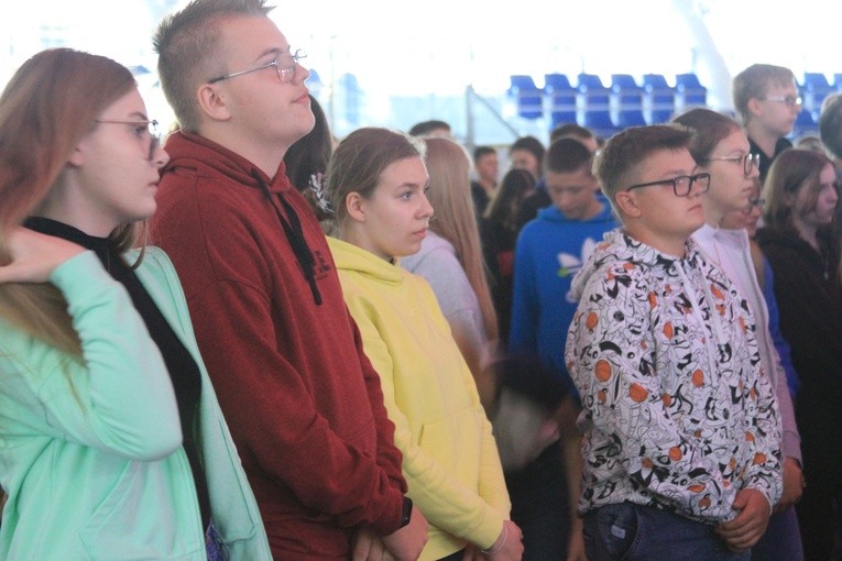 Pielgrzymka młodzieży z Rostkowa do Przasnysza - cz. 2