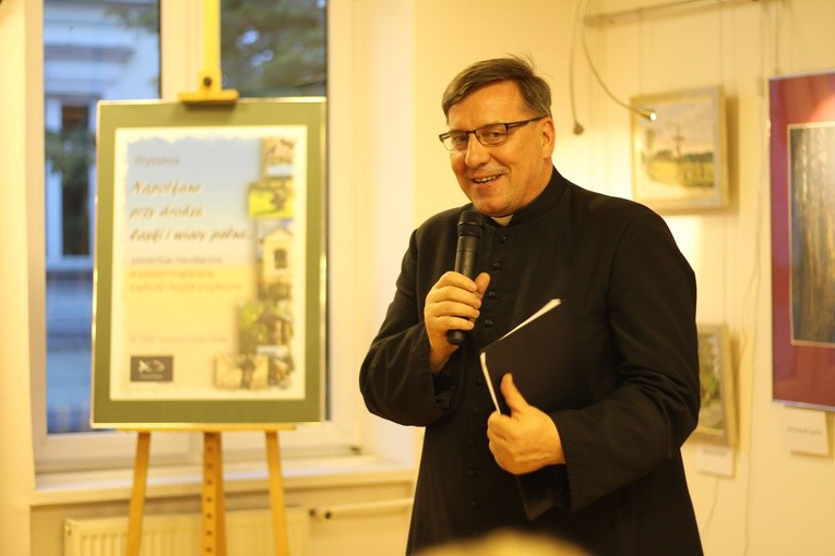 Ks. Stefan Cegłowski, proboszcz płockiej katedry opowiadał o roli przydrożnych kapliczek w polskiej religijności i tradycji