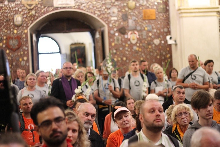 Pielgrzymka. W kaplicy Matki Bożej