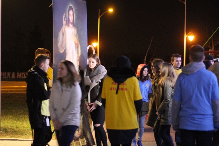 Brama Miłosierdzia młodych